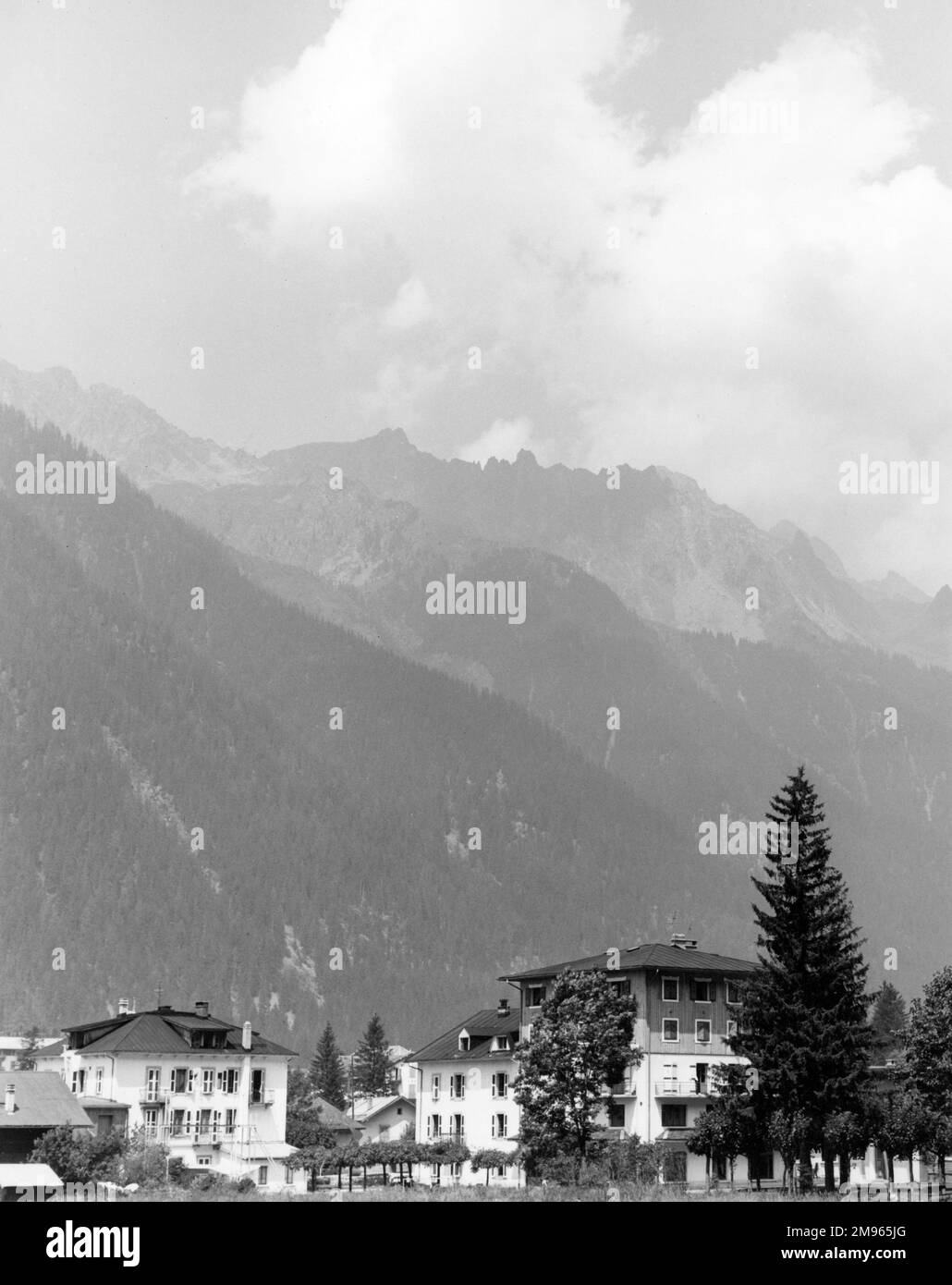 Una stazione sciistica alpina. Foto Stock