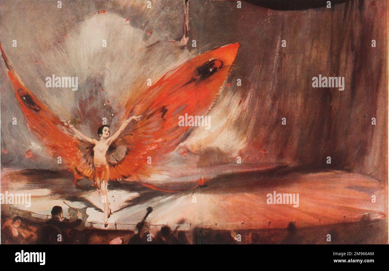 Una showgirl in un favoloso costume da palcoscenico con enormi ali di farfalla gioca ad un pubblico teatrale. Foto Stock