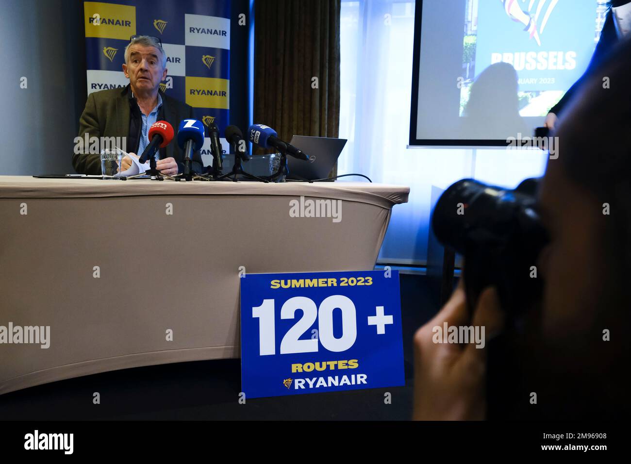 Bruxelles, Belgio. 17th Jan, 2023. Michael o'Leary, CEO della compagnia aerea irlandese a basso costo Ryanair, si è rivolto a una conferenza stampa che si terrà a Bruxelles il 17 gennaio 2023. Credit: ALEXANDROS MICHAILIDIS/Alamy Live News Foto Stock