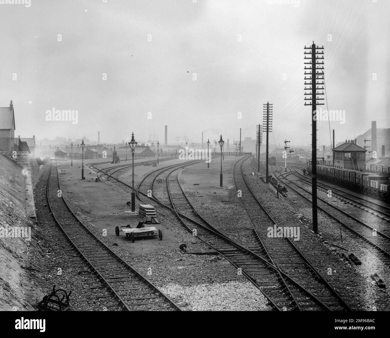 Vista dei binari ferroviari allo Swansea Loop East Junction sulla Great Western Railway a Glamorgan, Galles del Sud. Foto Stock