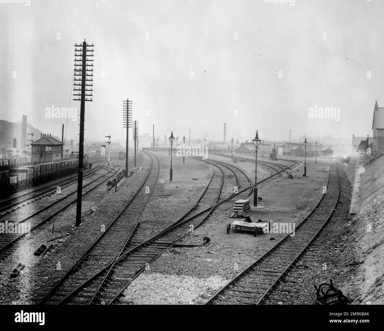 Vista dei binari ferroviari allo Swansea Loop East Junction sulla Great Western Railway a Glamorgan, Galles del Sud. Foto Stock