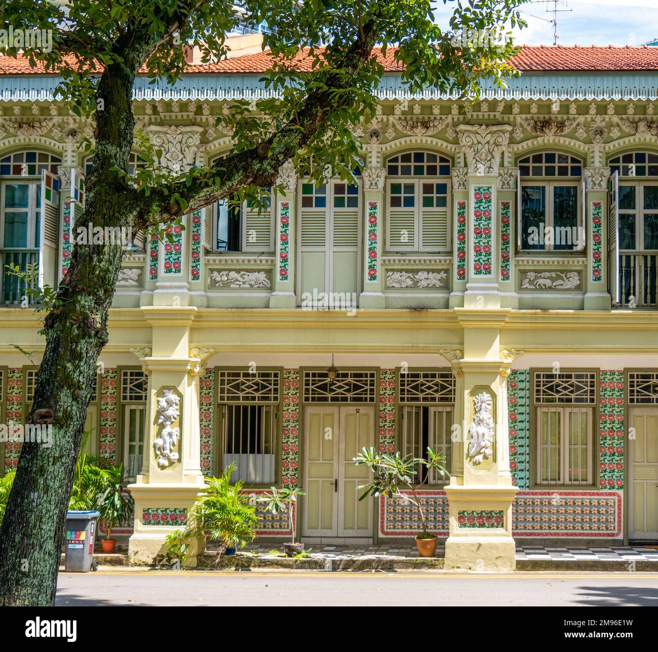 Lo stile architettonico barocco cinese di una serie di botteghe è Petain Rd Singapore Foto Stock