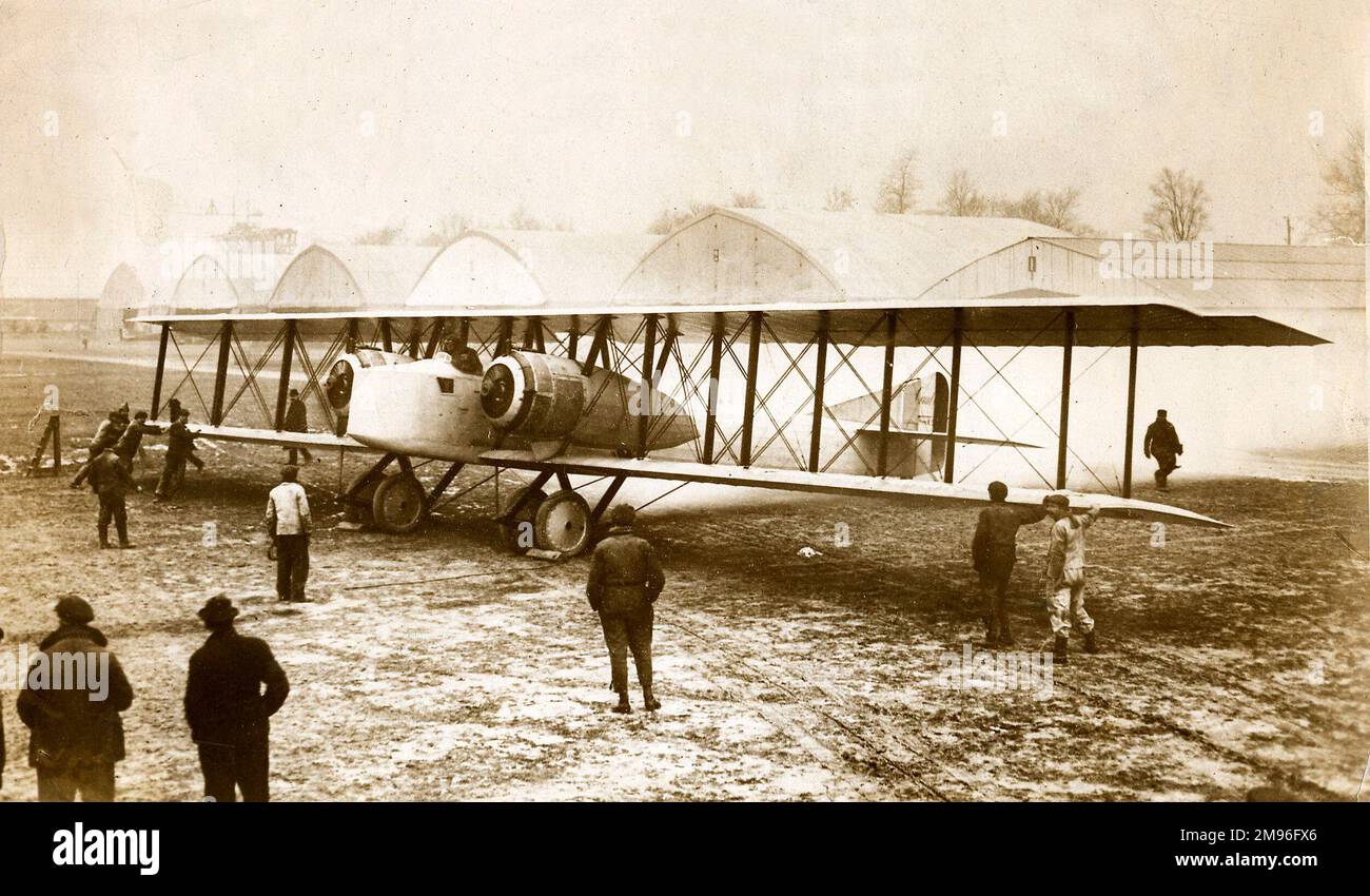 Preparazione del bombardiere Cauldron per il servizio passeggeri Londra-Parigi, 1919 Foto Stock