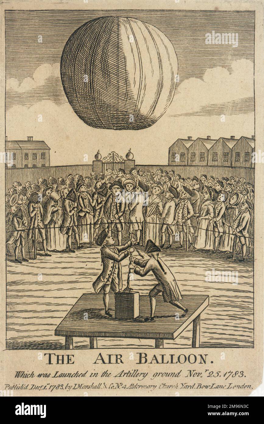 Mongolfiera lanciata dal terreno dell'artiglieria, guardata da una folla di spettatori. Foto Stock