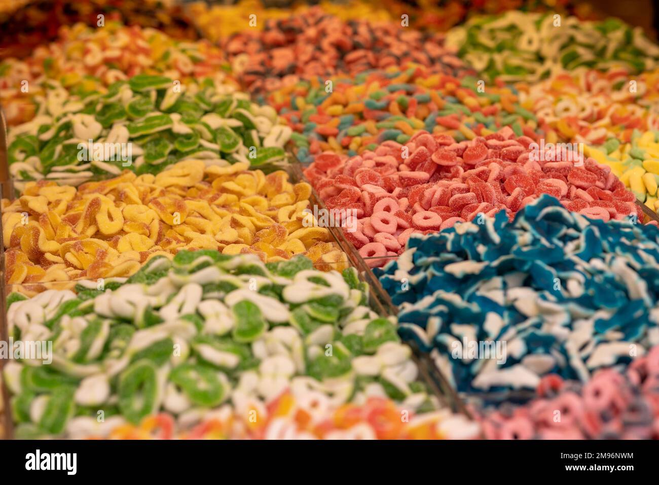 Candy è in vendita presso il mercato di Capodanno di Dihua Street a Taipei prima del Capodanno lunare e dell'anno del coniglio. Foto Stock