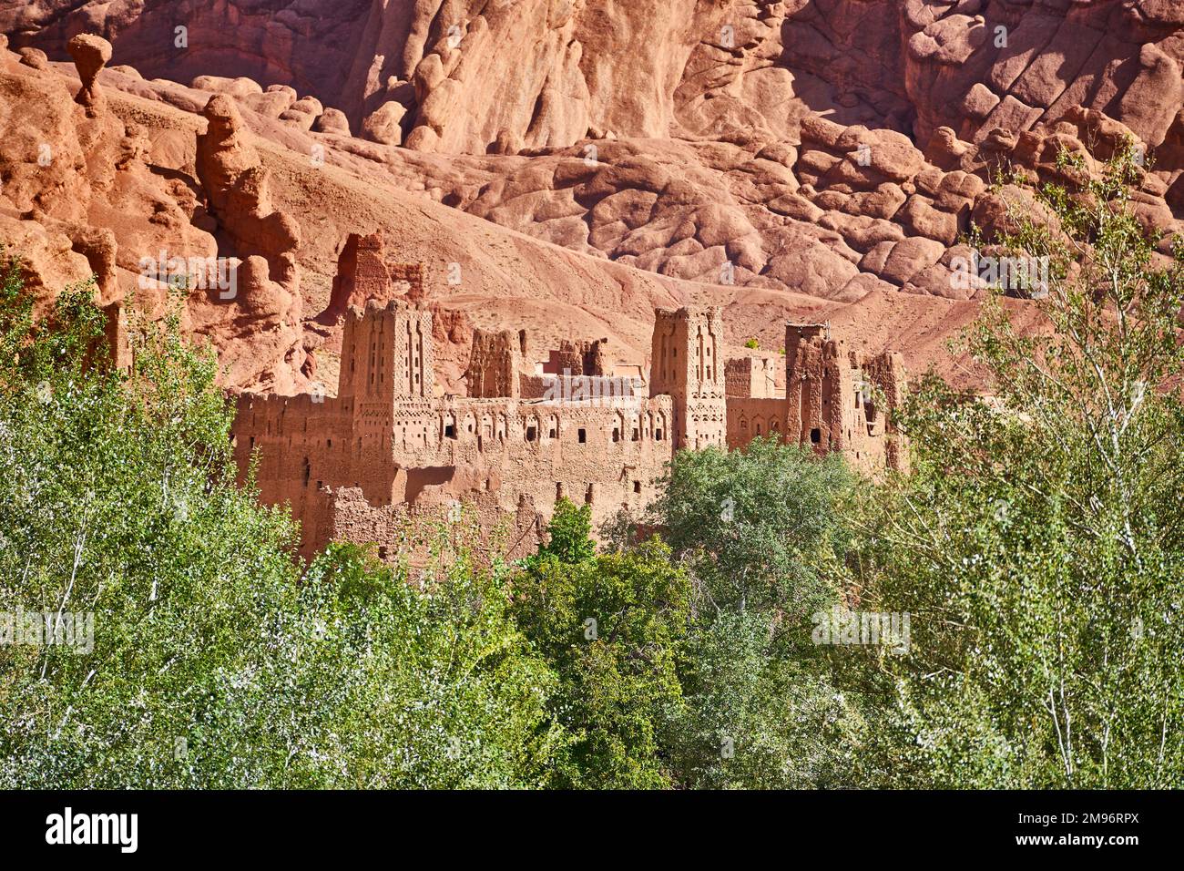 Tradizionale fortezza Kasbah, Valle di Dades, Alto Atlante Montagne, Marocco Foto Stock