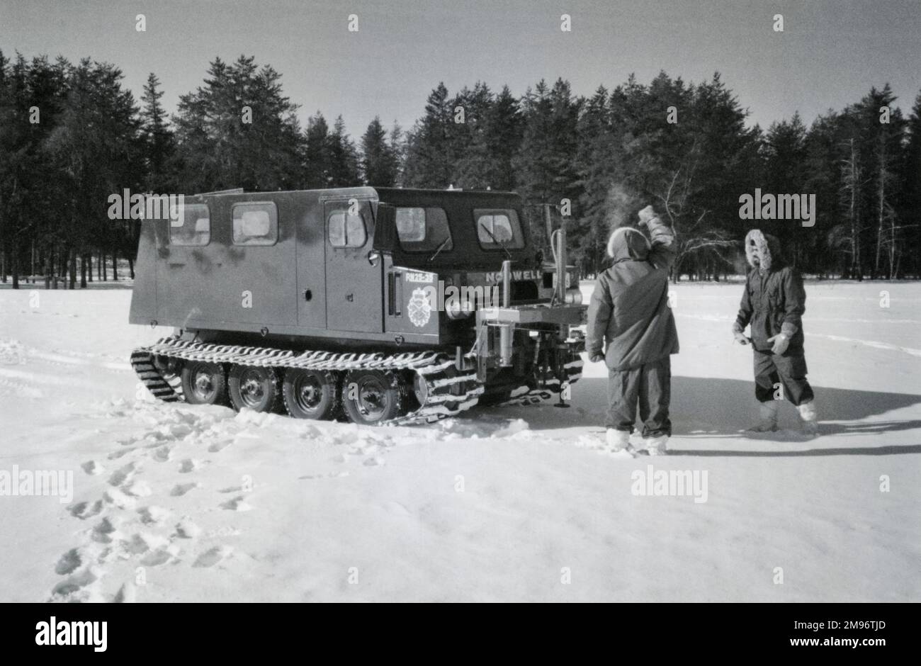 Veicoli cingolati su neve per testare la distribuzione della pressione al suolo e le prestazioni di trazione, c. Foto Stock