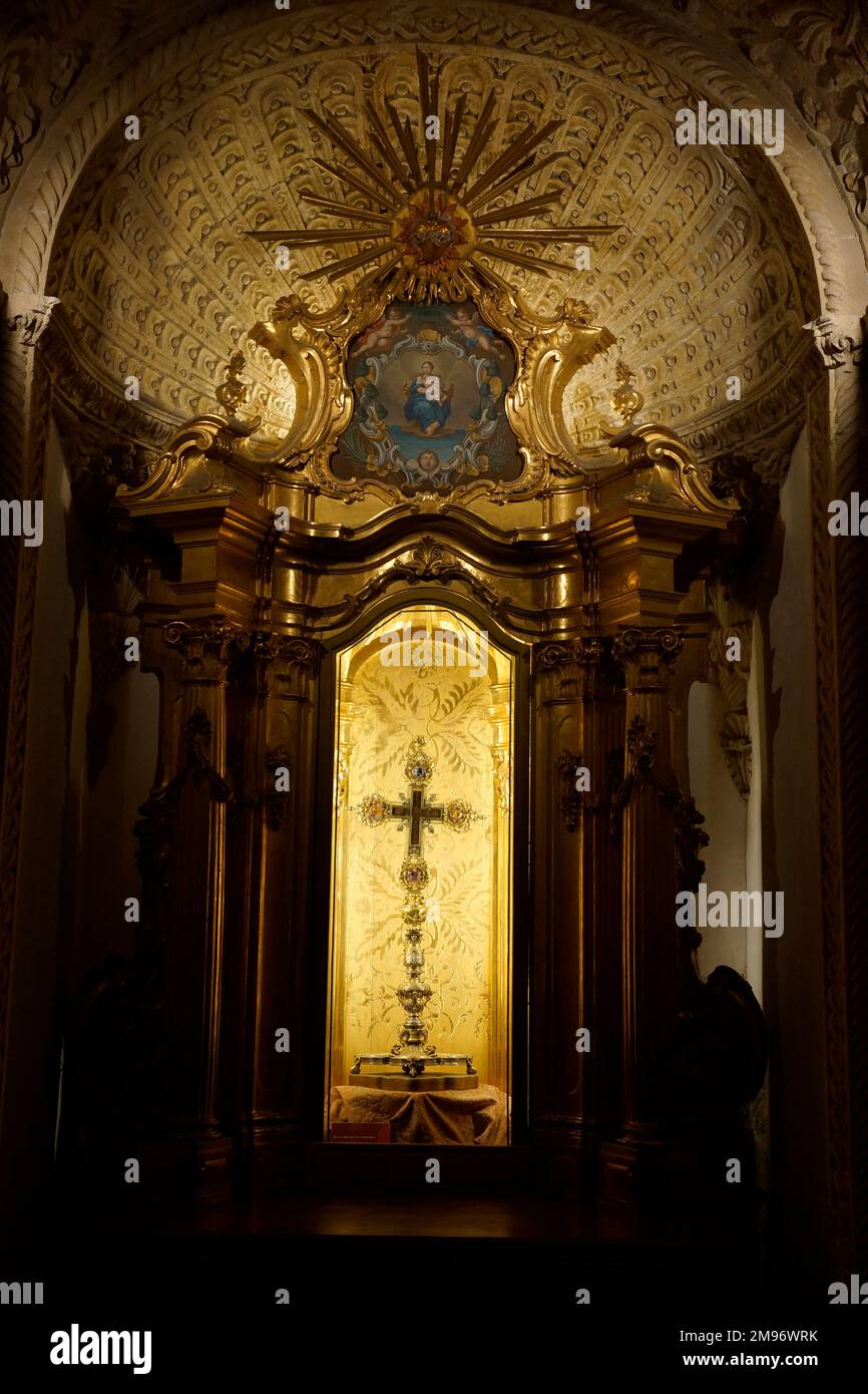 Palma, Mallorca, Spagna - la vera Croce nel palazzo barocco della capitale situato all'interno della Cattedrale SA Seu. Foto Stock