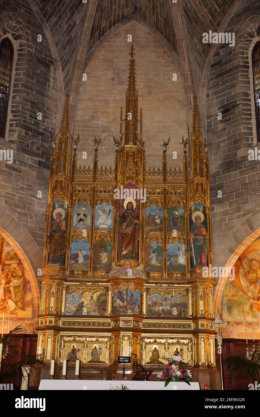 Alcudia, Maiorca, Spagna. Visione della chiesa di Sant Jaume del XIII secolo Alter. Foto Stock