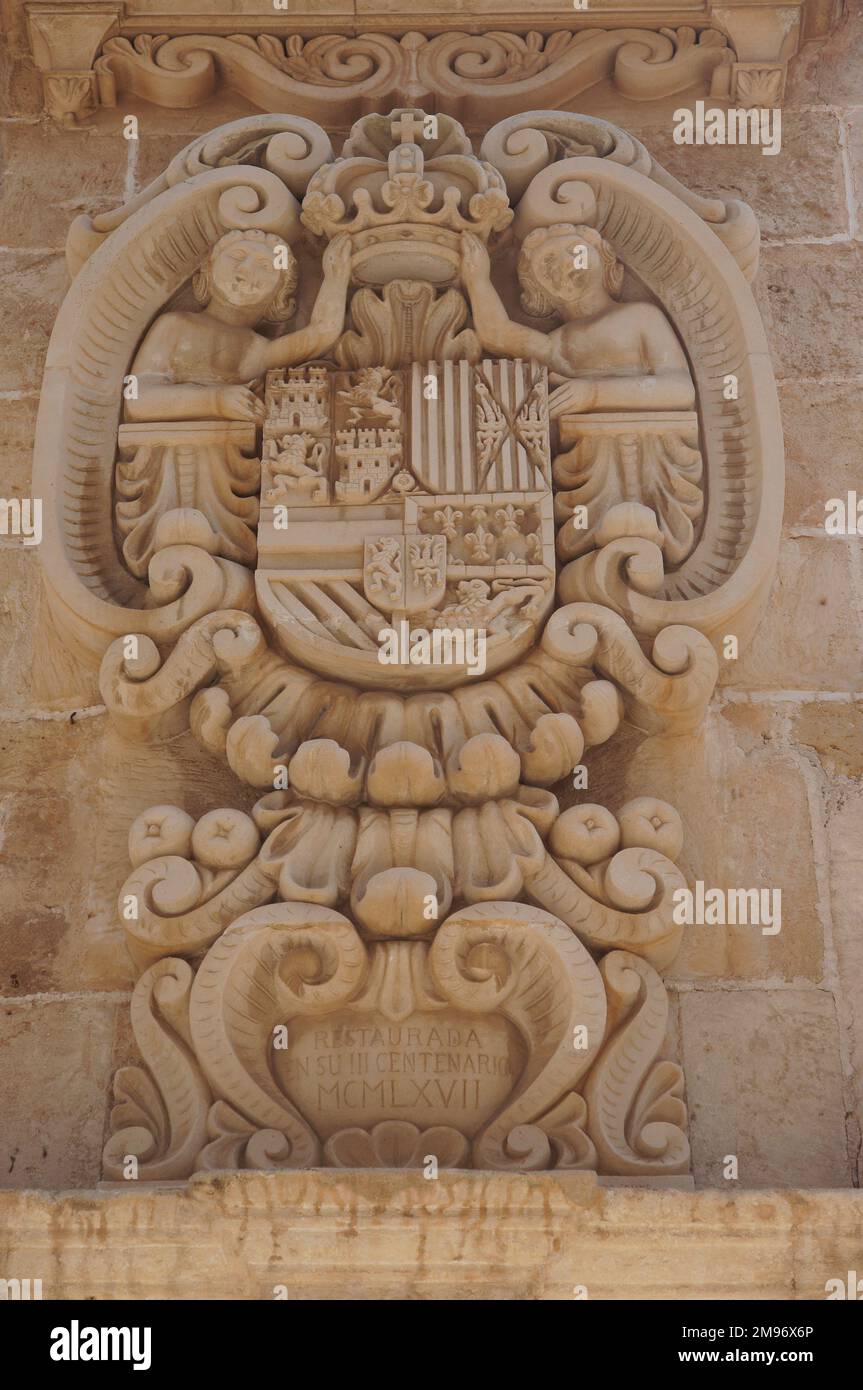 SPAGNA, Isole Baleari., Minorca, Ciutadella: Stemma sopra l'ingresso della St. Chiesa del Cristo Foto Stock