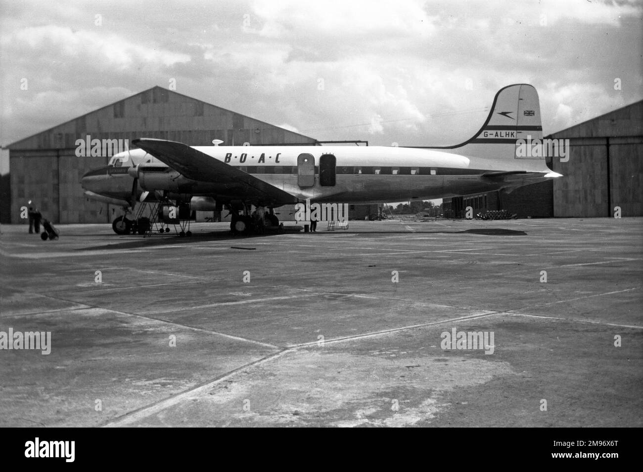 Canadair C.4 Argonaut G-ALHK, mostrato nella livrea bianca della coda, su cui HM Regina Elisabetta è arrivata di nuovo dall'Africa orientale dopo la morte di suo padre re Giorgio VI nel gennaio 1952 Foto Stock