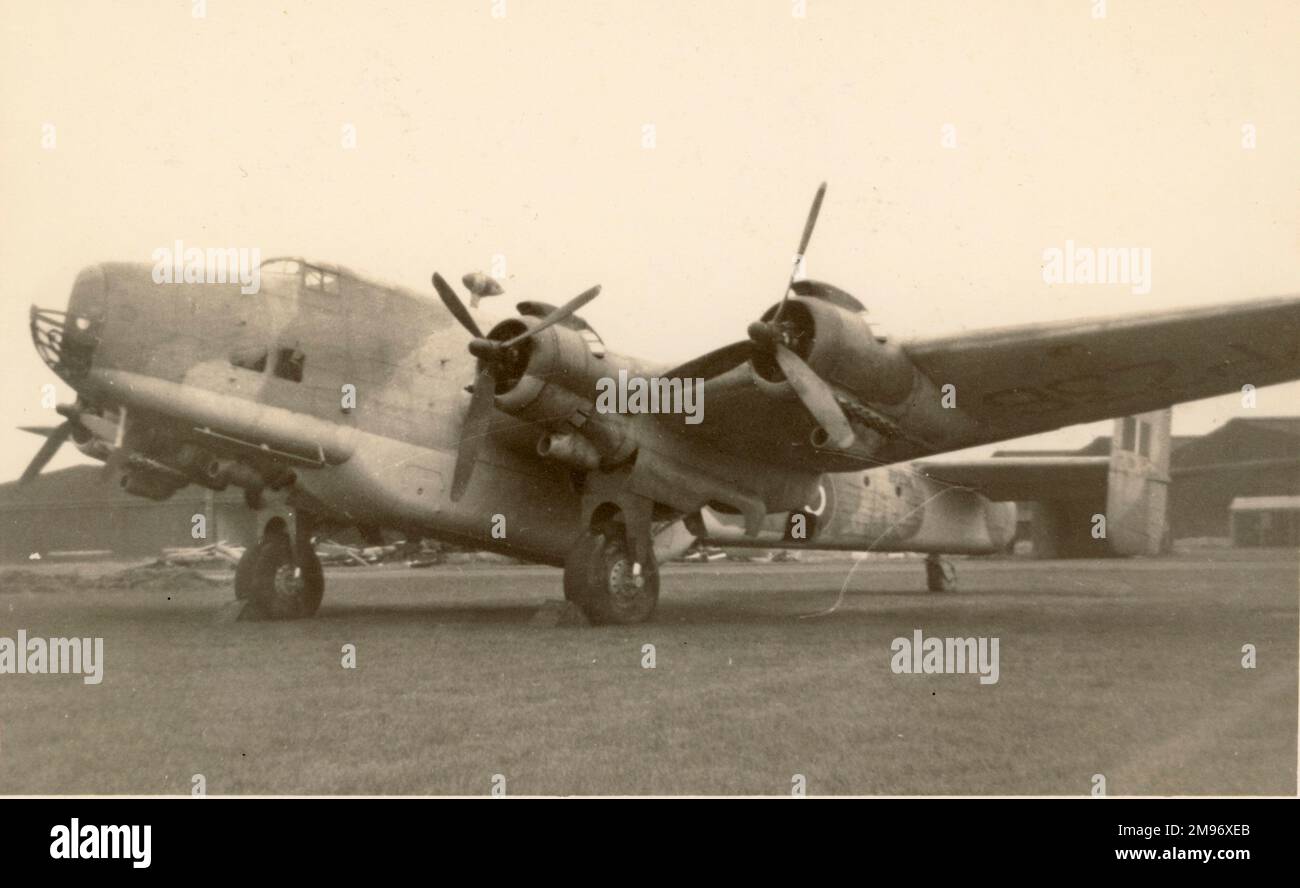 Handley Page Halifax CVIII a York nel 1945. Foto Stock