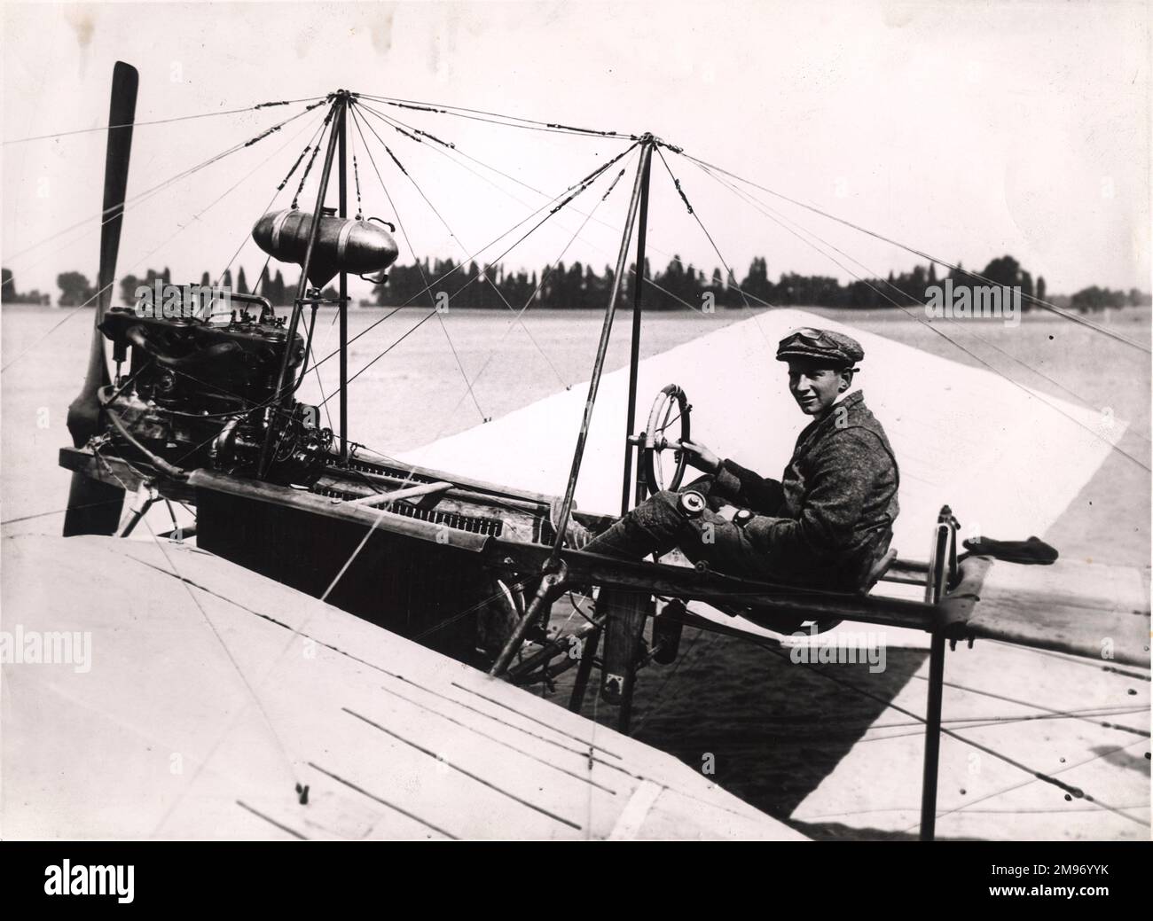 Anthony Fokker nell'abitacolo di uno Spin. Foto Stock