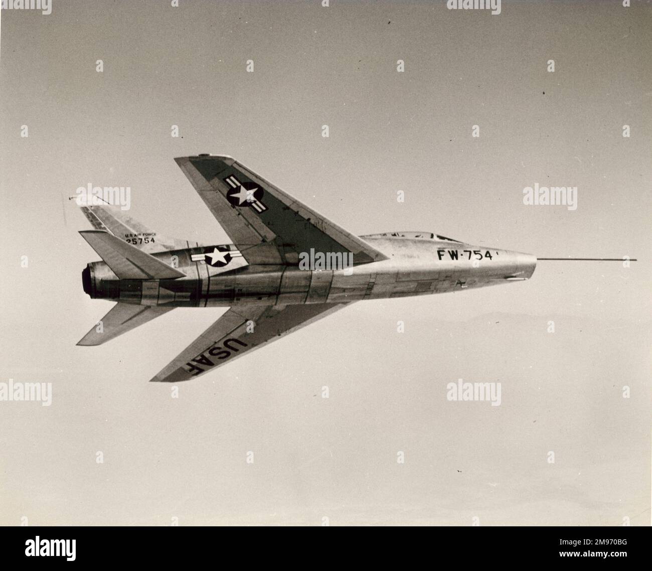 Il primo prototipo nordamericano YF-100 Super Sabre, 52-5754. Foto Stock