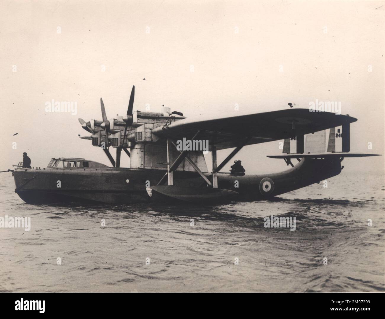 L'unica Blackburn RB2 Sydney, N241, sull'acqua. Foto Stock