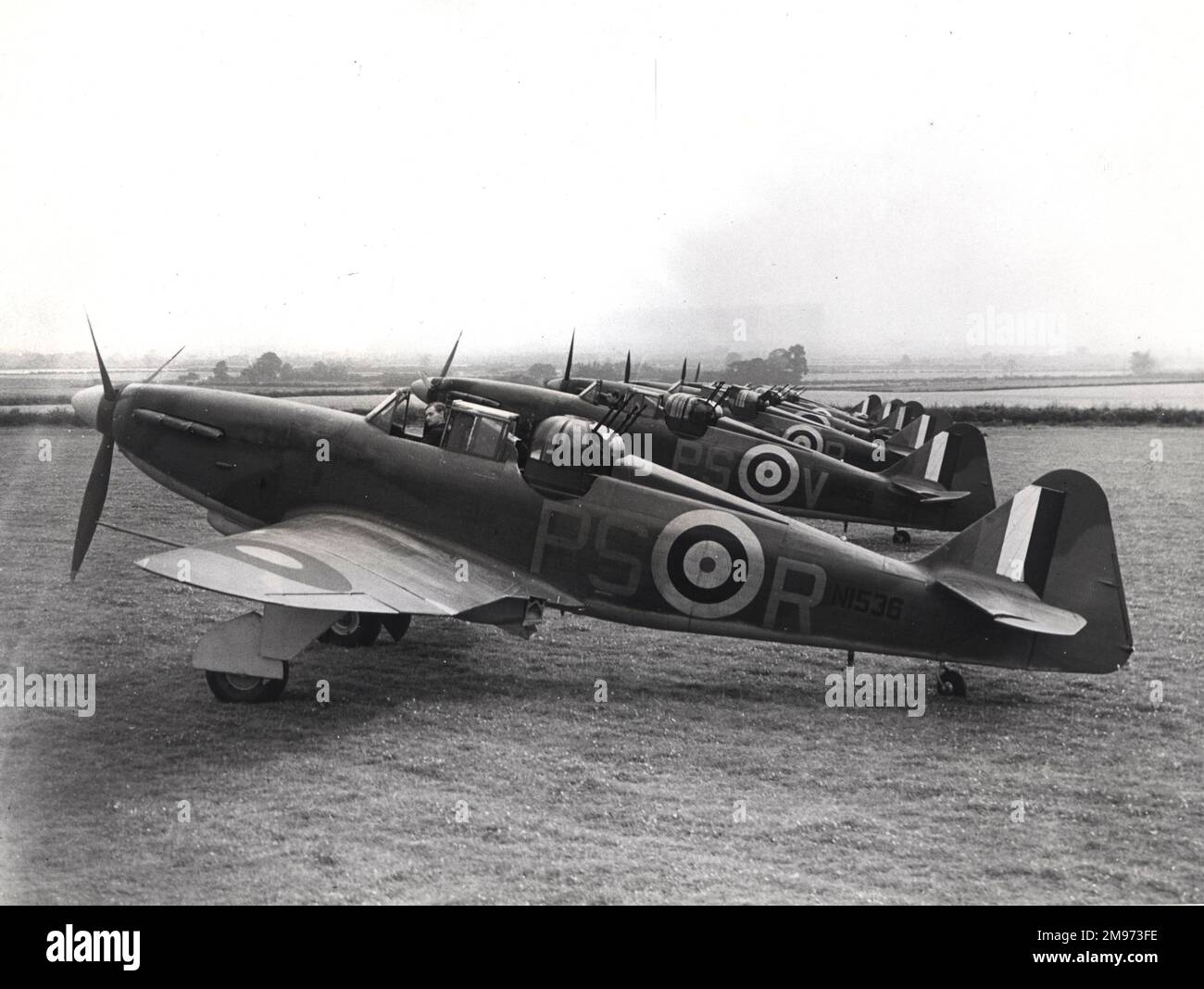 Boulton Paul Defiants di 264 Squadron a Kirton-in-Lindsey durante l'estate del 1940. Incluso NI536. Foto Stock