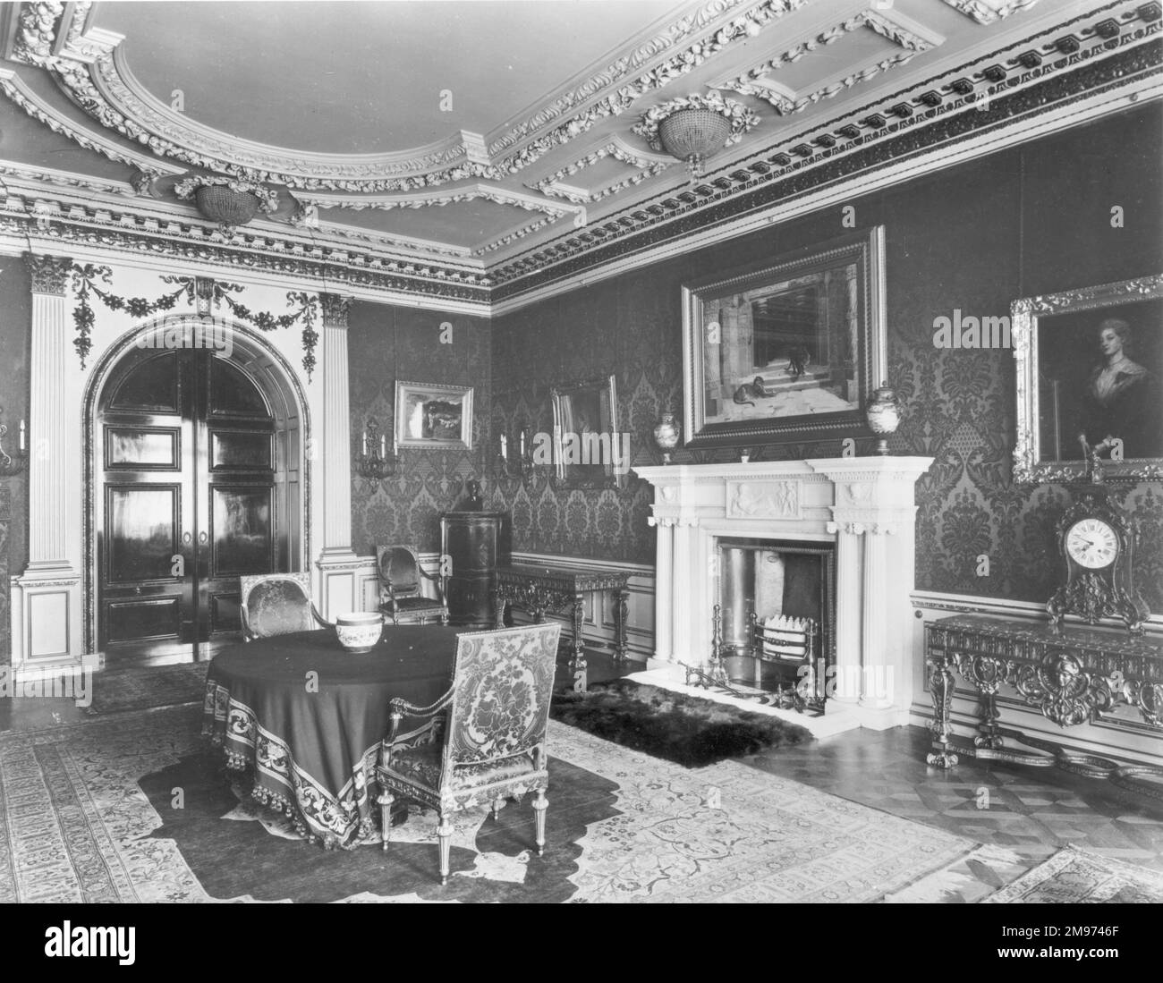 La 1909 sala da pranzo di Leonard Albu si trova al 4 Hamilton Place, Londra, che è ora sede della Royal Aeronautical Society. La sala da pranzo e' ora conosciuta come Sala del Consiglio. Foto Stock