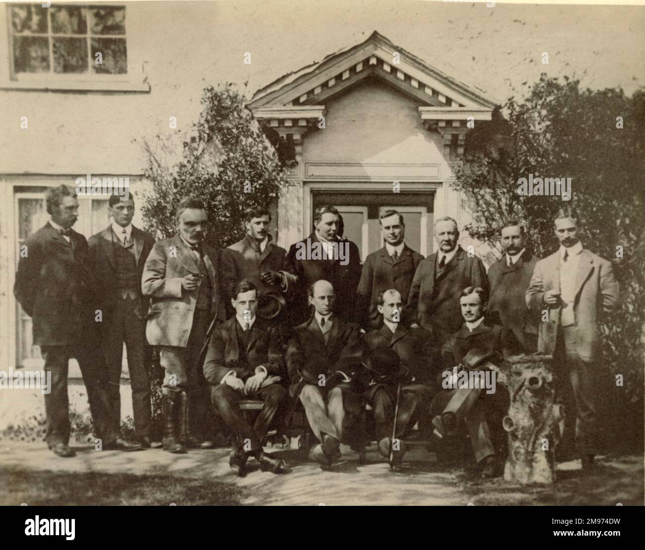I fratelli Wright fuori Mussel Manor a Shellbeach, 4 maggio 1909. Foto Stock