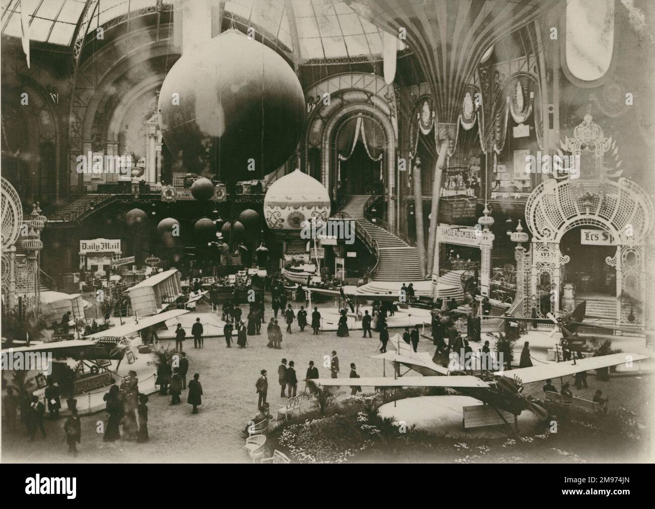 Esposizione Internationale de locomotion Aérienne tenutasi al Grand Palais dal 25 settembre al 17 ottobre 1909. Foto Stock