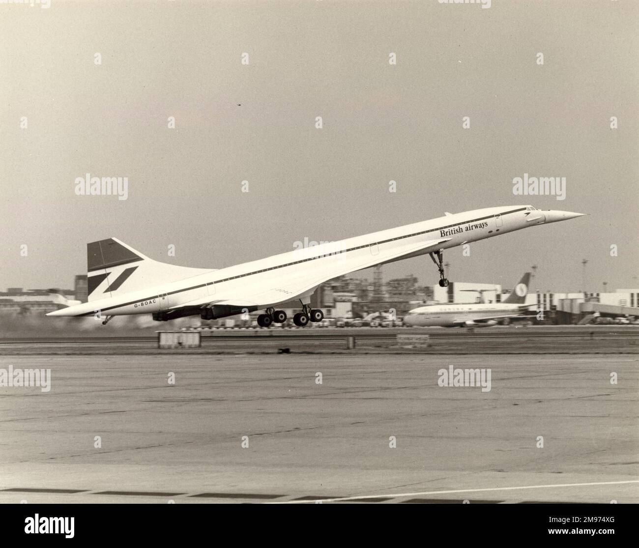 British Airways Concorde, G-BOAC, decollo dall'aeroporto di Londra Heathrow alle ore 13,01 del 24 maggio 1976 sul suo primo volo commerciale per gli Stati Uniti. Foto Stock