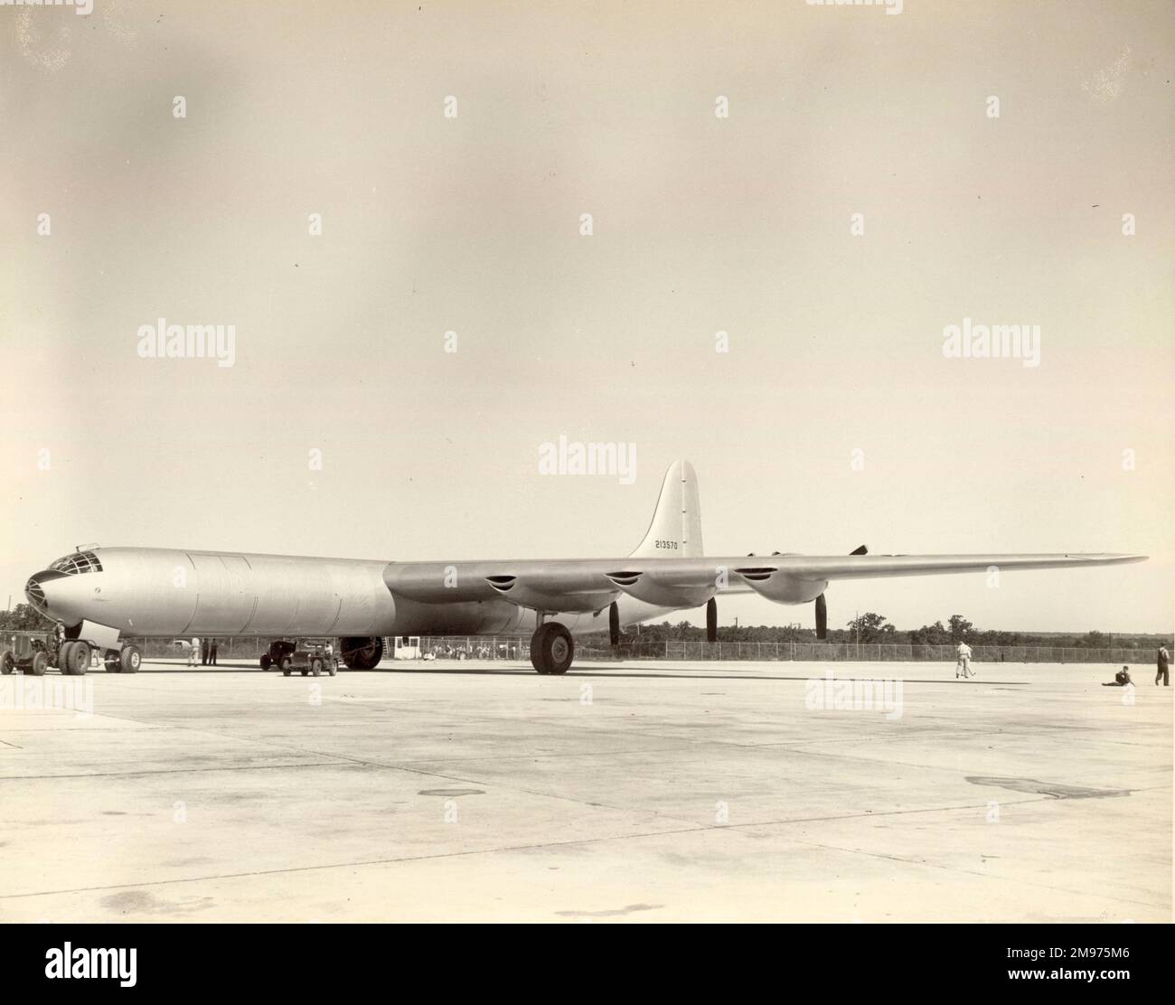 Il primo convair XB-36, 42-13570, prima di iniziare i voli di prova. 24 giugno 1946. Foto Stock