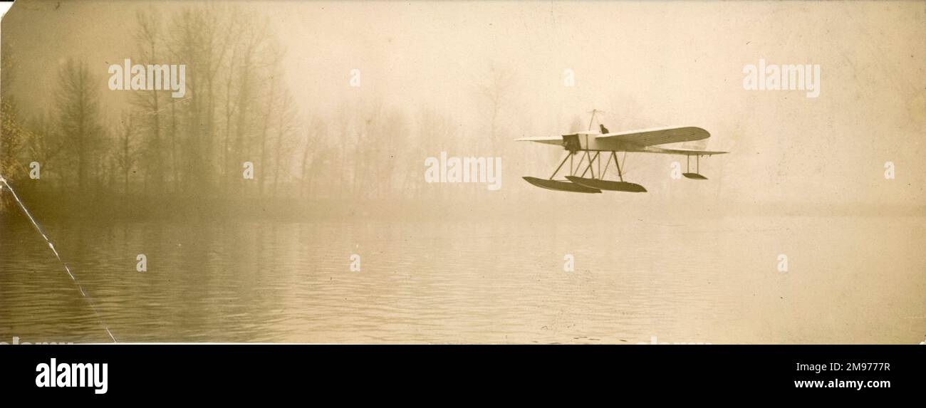 Blériot XXI Hydro sopra la Senna, gennaio 1913. Foto Stock