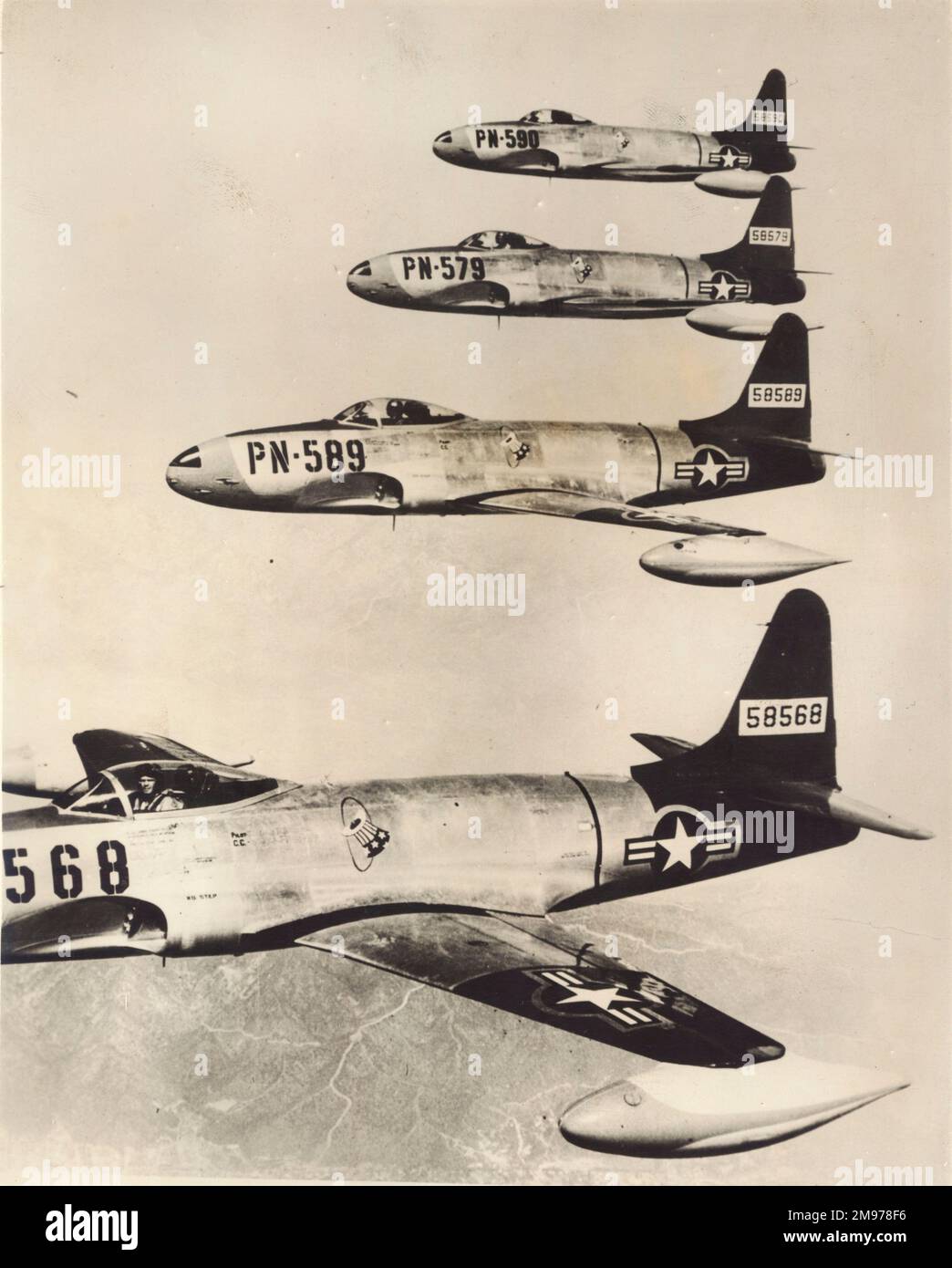 Quattro Lockheed P-80B-5-lo Shooting Stars, 45-8568, 45-8579, 45-8589 e 45-8590, dei 94th squadroni 'Hat-in-the-Ring' su Fairbanks, Alaska. Foto Stock