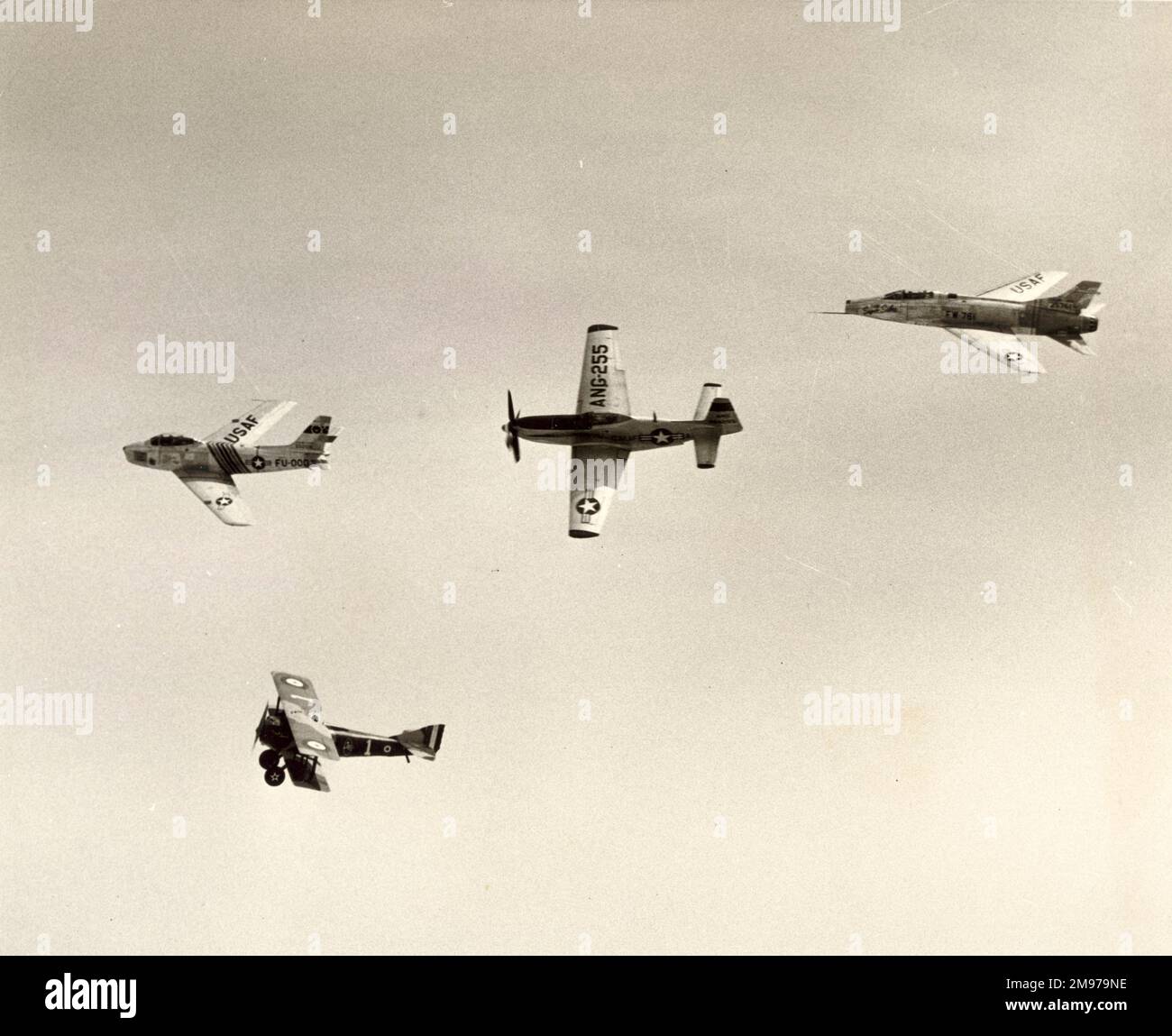 In alto da sinistra: Nord America F-86 Sabre, Nord America P-51 Mustang e Nord America F-100 Super Sabre. In basso: SPAD. Foto Stock