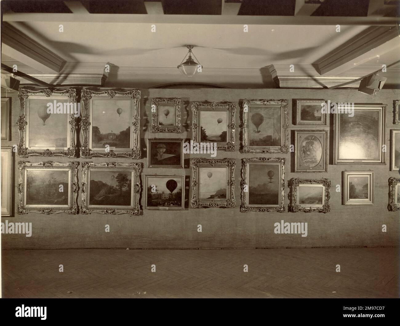 Riproduzione fotografica di dipinti di artisti contemporanei alla Mostra ufficiale dei servizi aerei di Lady Drogheda al Palazzo del Popolo, Mile End Road, 1-19 novembre 1917. Foto Stock