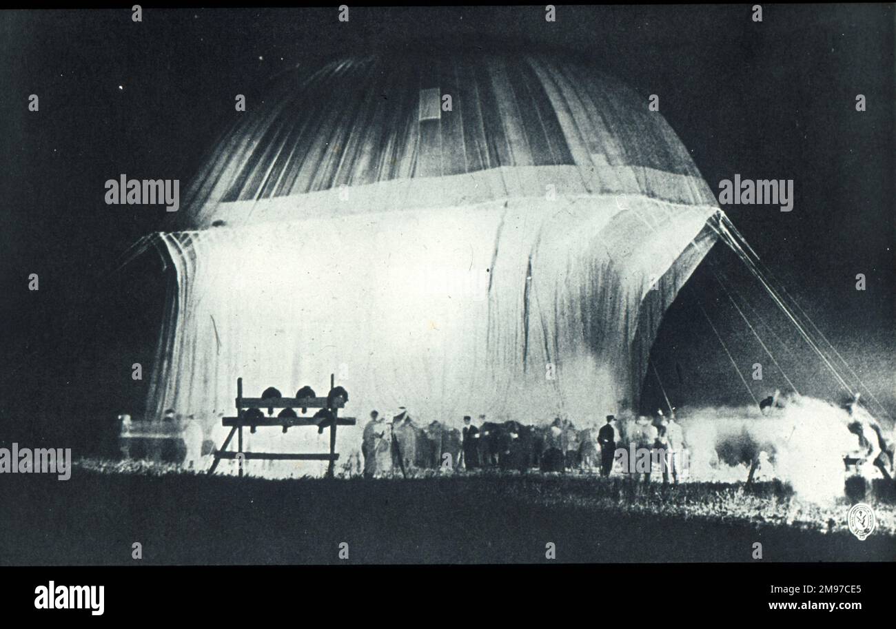 Il palloncino di Piccard è parzialmente gonfiato. Foto Stock