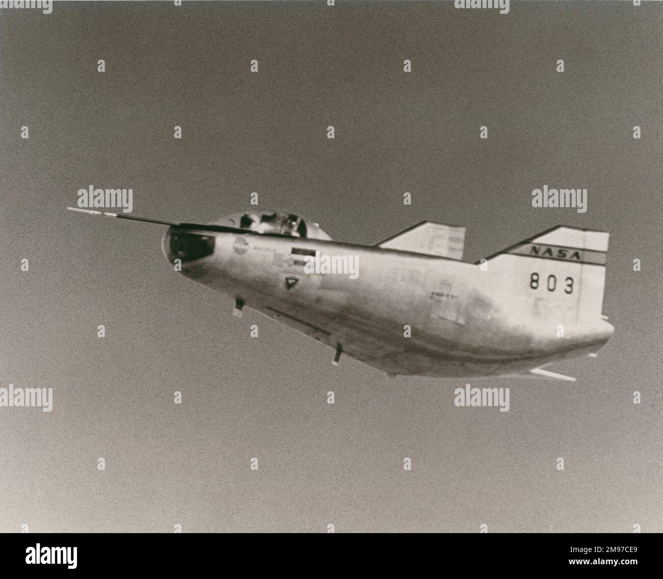 Il corpo di sollevamento senza alette Northrop M2-F2 scivola verso l'interno per atterrare a Edwards AFB, California. Foto Stock