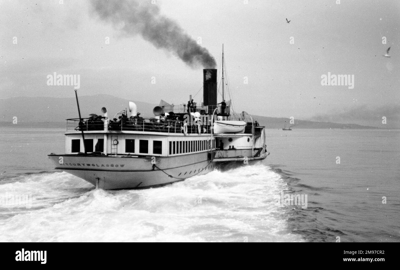 Il vaporetto Clyde 'Mercury' al largo della costa occidentale della Scozia. Mercury è stato lanciato nel 1892 e gestito dalla Glasgow e dalla South Western Railway per collegare le linee ferroviarie e il crescente turismo della zona. Foto Stock