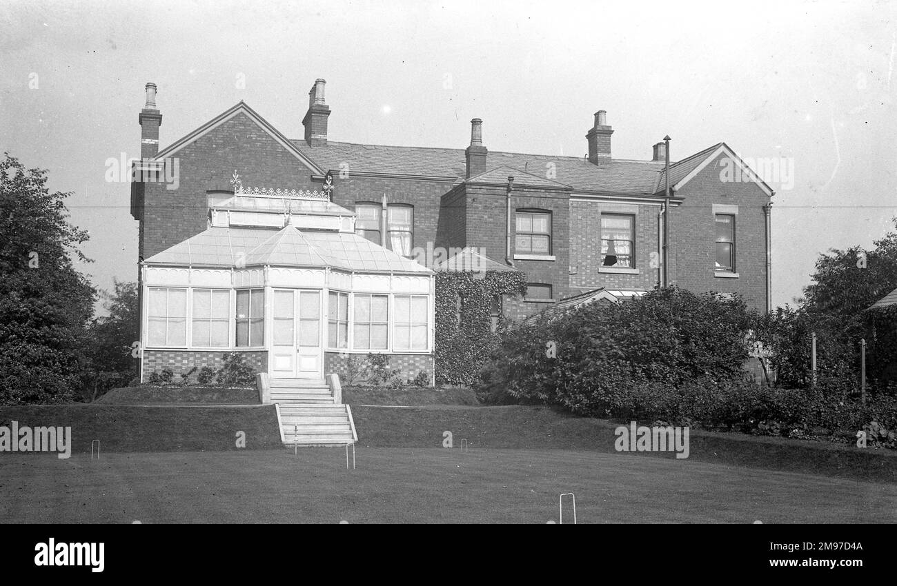 Costruito intorno al 1886, 'Strathclyde' fu la casa della famiglia Battersby che ha fatto cappelli in una fabbrica vicina. La famiglia alla fine vendette la casa intorno al 1932 ed alla fine fu acquistata dal Stockport Council che ancora oggi la possiede. Foto Stock