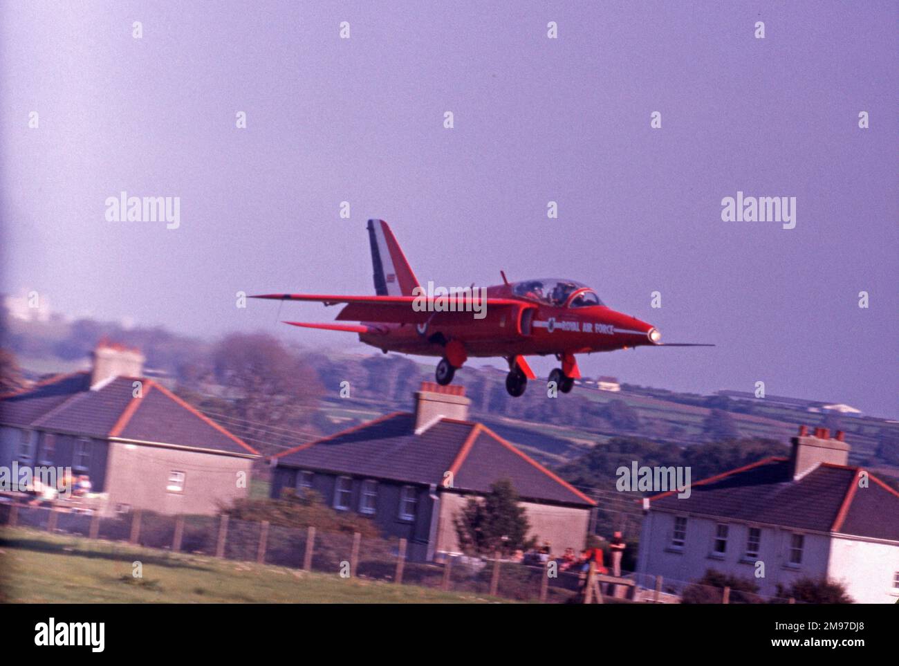 RAFAT RAF Red Arrows Folland Gnat atterrando a St Athan dopo che gli gnat sono stati sostituiti da Hawks nel settembre 1979 Foto Stock