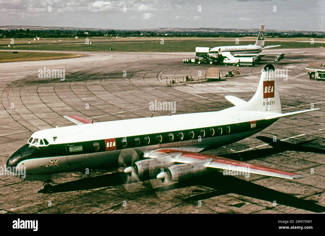 Vickers Viscount 806 G-AOYI di BEA a Dublino nel 1968 Foto Stock