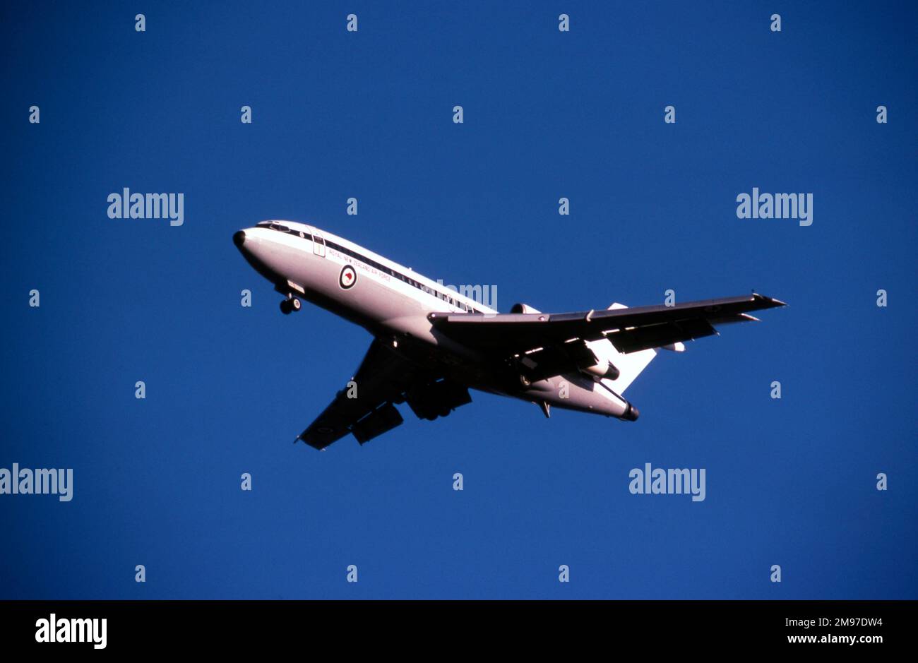 Boeing 727-22C N27271 della RNZAF che vola a RIAT Fairford nel luglio 1993 Foto Stock