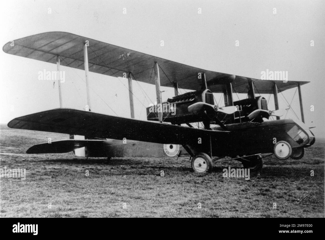 Airco DH 10 Amiens bombardiere a tre uomini. Qui si vede il secondo dei quattro prototipi, numero di serie C 8659. La fase di produzione è arrivata troppo tardi perché gli aerei prendano parte alla prima guerra mondiale. Foto Stock