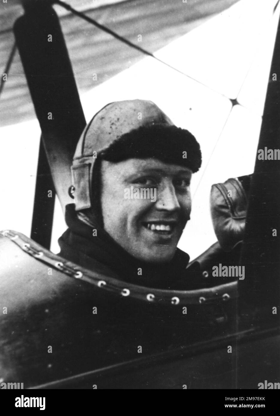 Raymond Collishaw (1893-1976) asso aereo canadese con GLI RNA nel suo Sopwith Camel. Ha avuto un totale di 59 vittorie confermate nella prima guerra mondiale. Ha anche prestato servizio durante la seconda guerra mondiale, fino al rango di Air Vice Marshal. Foto Stock