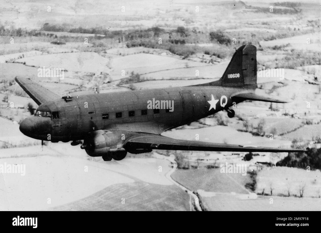 Douglas C-47 - conosciuto come il Dakota nel servizio RAF ed usato da tutti gli alleati, Eisenhower lo ha citato come uno dei dieci vincitori di guerra. Foto Stock