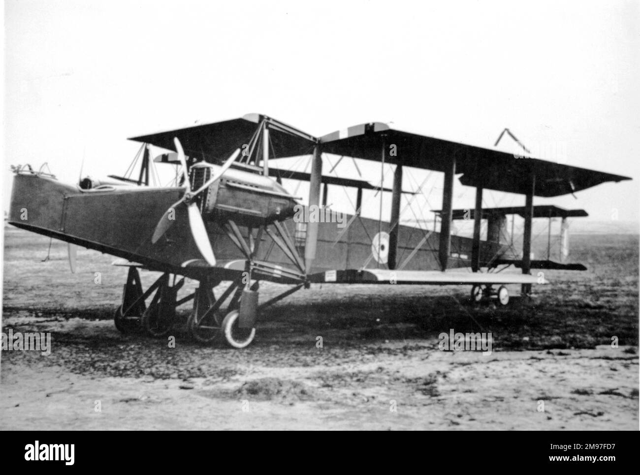Handley pagina 0/400 lungo raggio quattro-uomo bombardiere pesante con ali piegate. È stato effettuato per la prima volta nel settembre 1917, con consegne a partire dal marzo 1918. Il ripiegamento delle ali era necessario quando non erano disponibili grandi hangar. Foto Stock