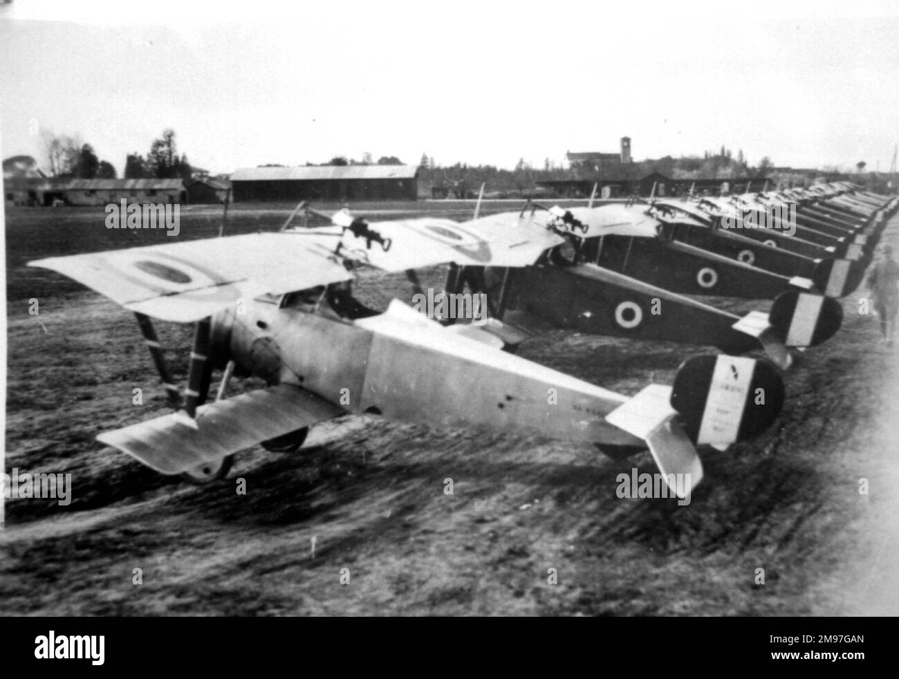 Nieuport 17s in attesa di consegna questi combattenti a posto singolo sono stati utilizzati da tutti gli Alleati. Foto Stock