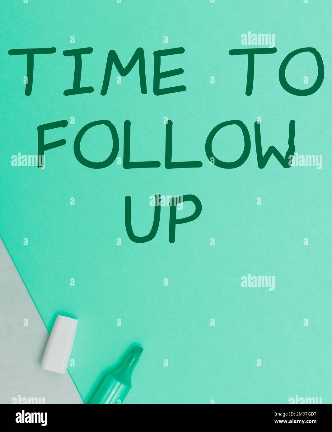 Testo della scrittura tempo di Follow Up. Foto concettuale inchiesta del precedente compito o informazioni continuazione Foto Stock