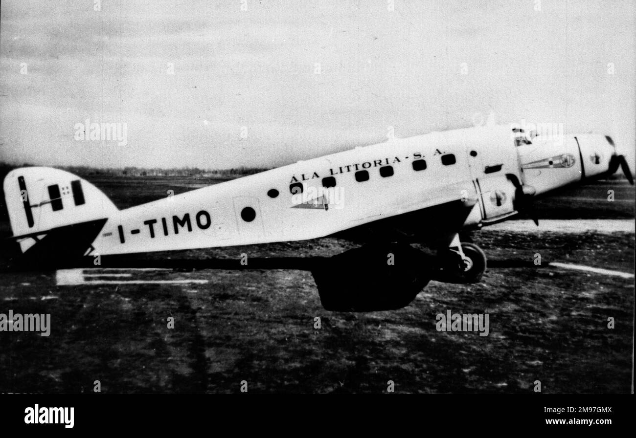 Savoia Marchetti SM75 (vista laterale, sul terreno)-Ala Littoria. Foto Stock