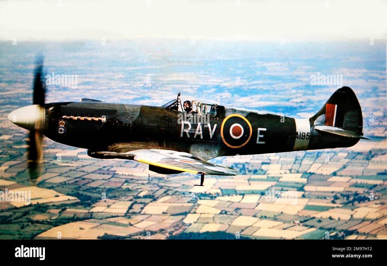 Supermarine Spitfire F XIV -questa versione, alimentata da un Rolls-Royce Griffon è stata l'ultima ad entrare nella produzione di guerra più importante. Foto Stock