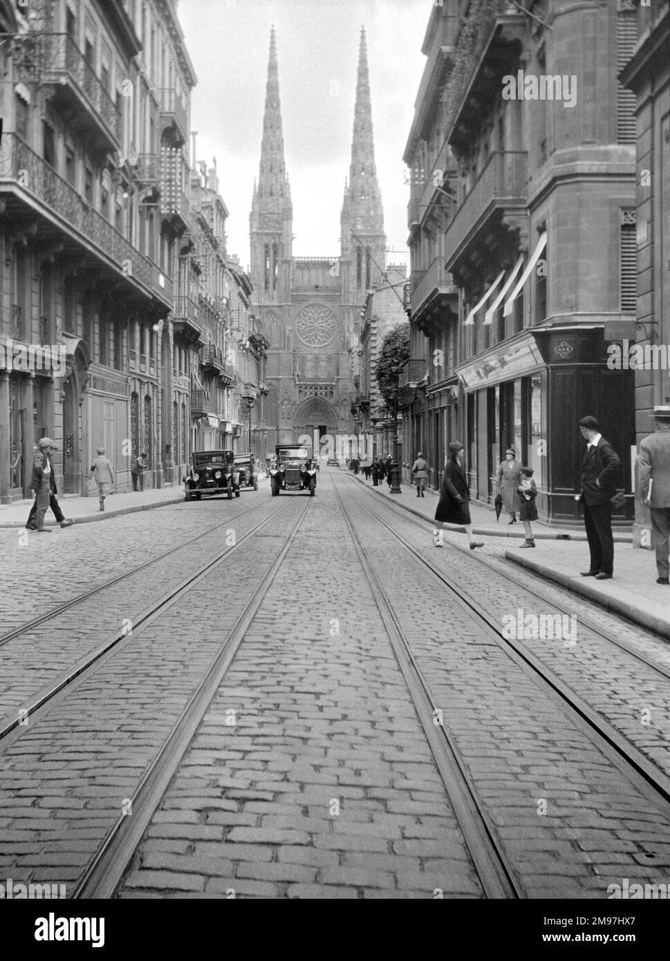 Vista di Bordeaux, sud-ovest della Francia, con la facciata nord della Cattedrale di St Andre, risalente al 11th ° secolo. Foto Stock