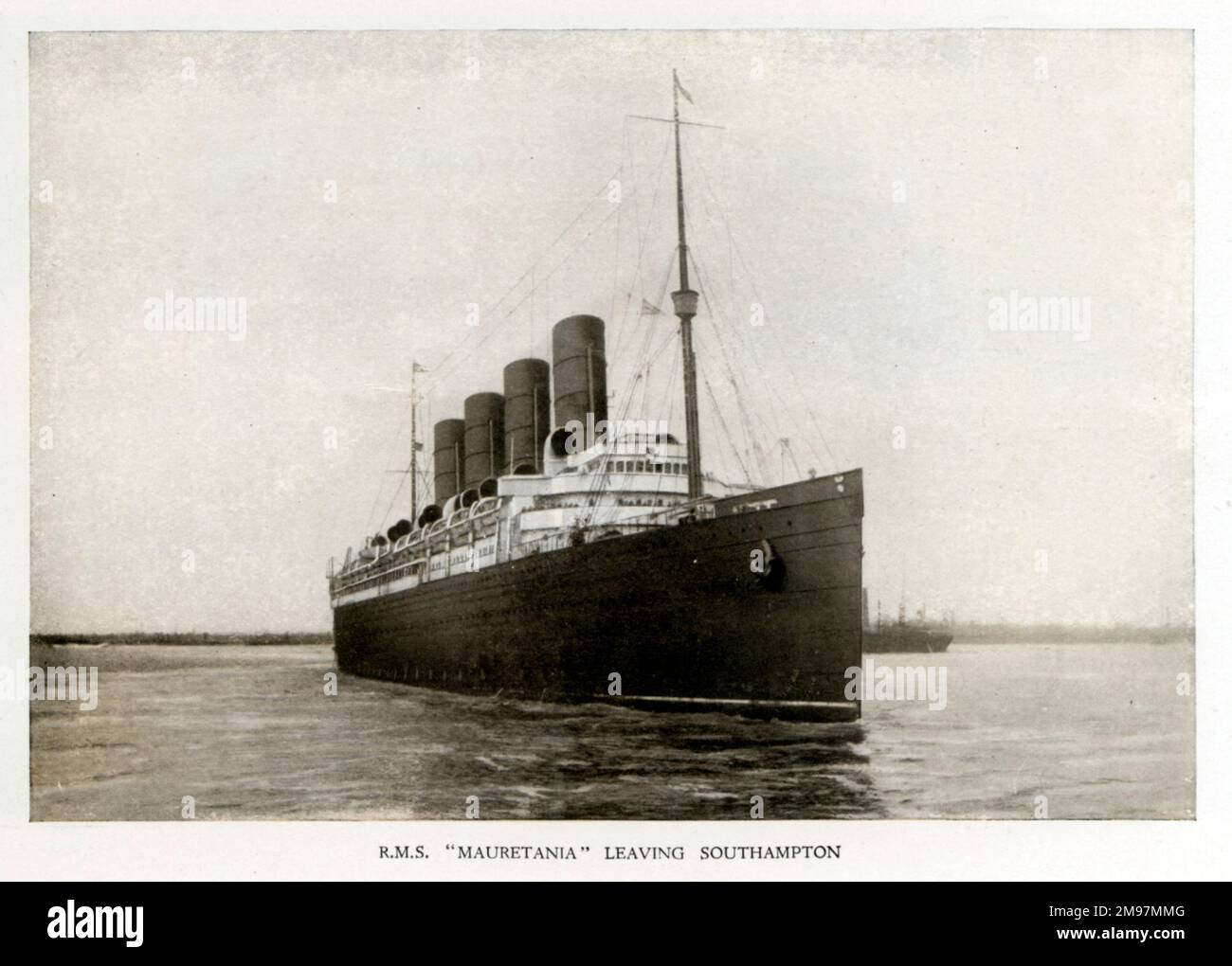 Il Cunard Ocean Liner RMS Mauretania lasciando Southampton Docks. Foto Stock