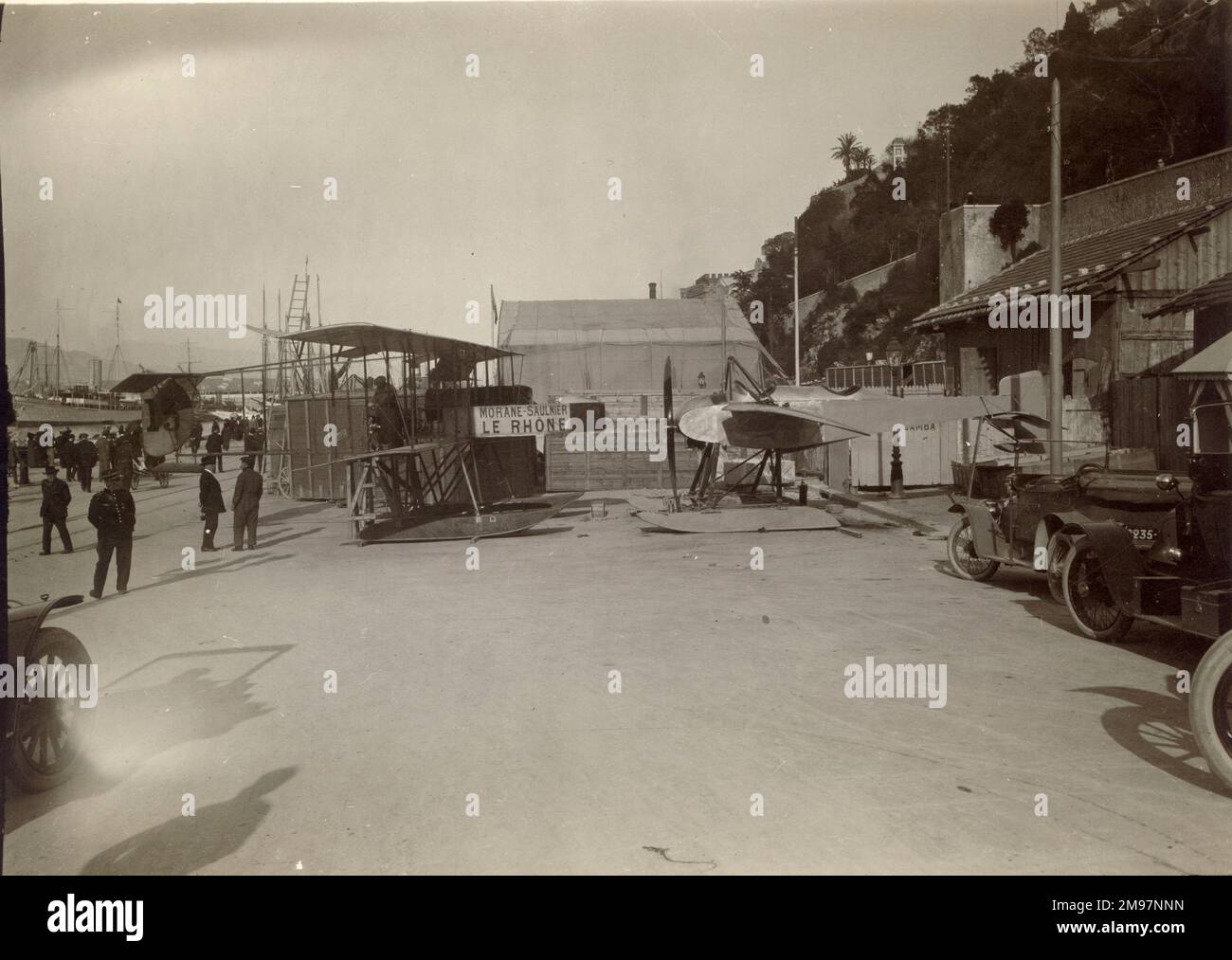 L'idrovolante Morane-Saulnier di Gilbert, a sinistra, e l'idro-monoplano Borel sul molo al Monaco Schneider Trophy Contest, aprile 1913. Foto Stock