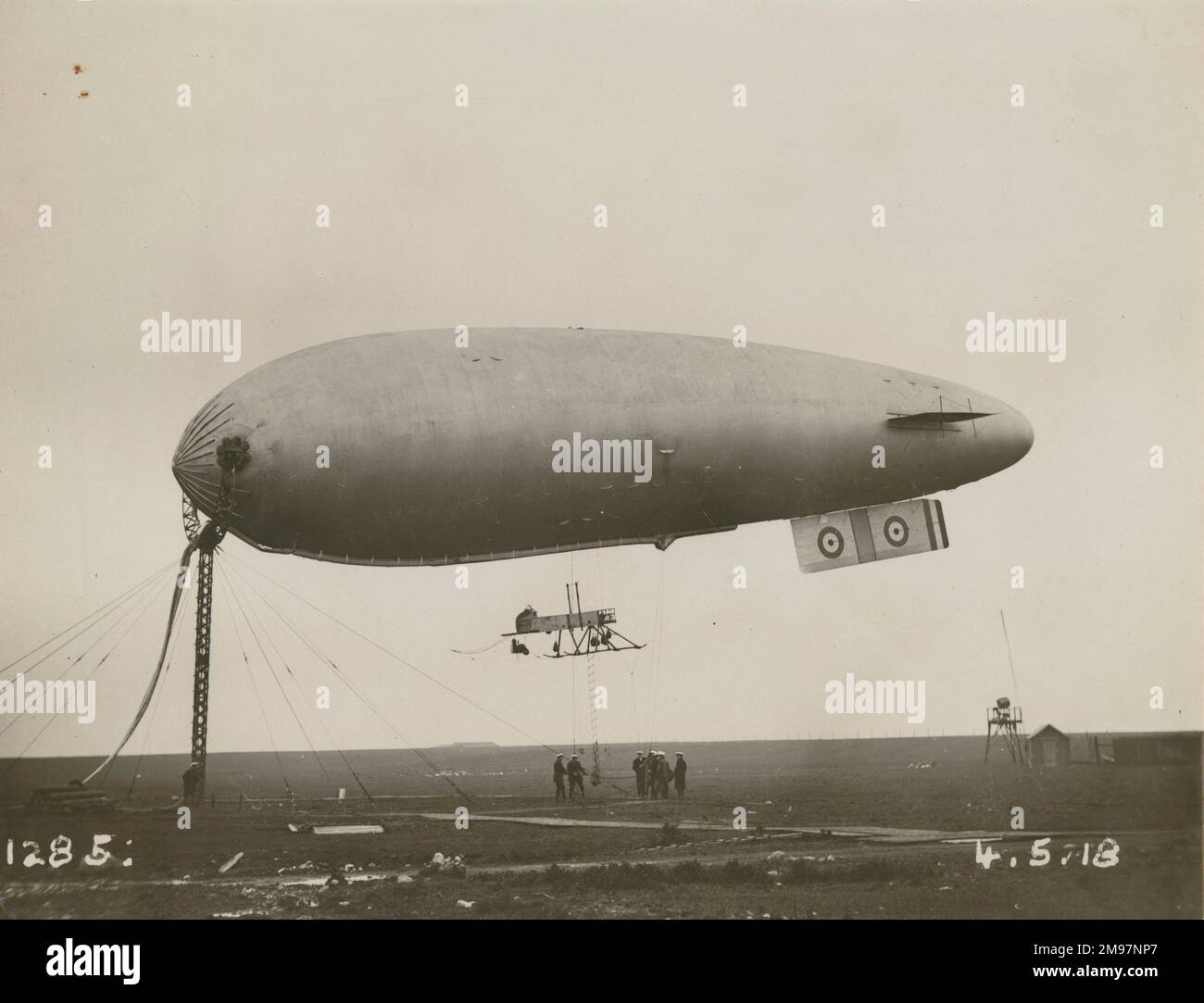 Un aereo di classe SS in un esperimento di ormeggio presso la Naval Airship Station, Walney Island, Barrow-in-Furness, 4 maggio 1918. Foto Stock