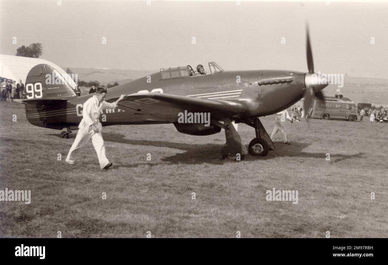 Hawker Hurricane IIC, PZ865/G-AMAU, The Last of the Many!, la produzione finale di Hurricane, in Hawker corse livrea di blu reale con rifiniture d'oro. Foto Stock