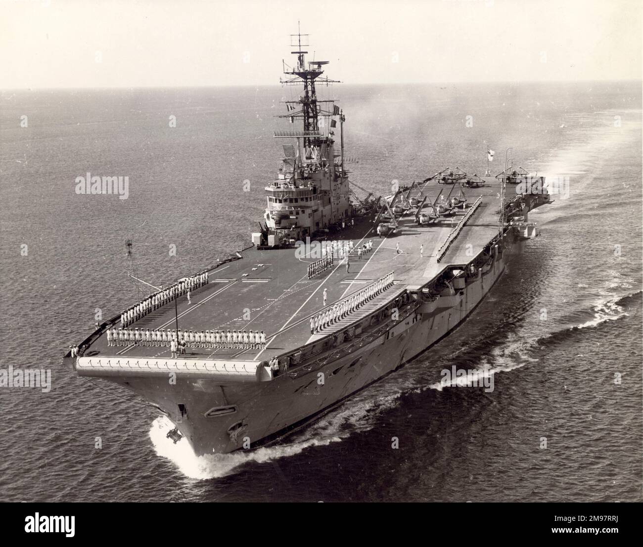 HMS Albion (R07) poco prima della conversione in Commando Carrier, dicembre 1960. Foto Stock